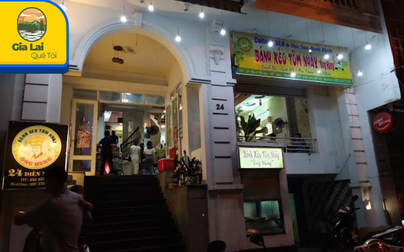 Bánh xèo view biển quán Ông Hùng